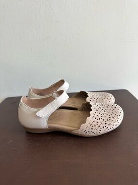 Earth Origins Brynn Women’s Perforated Sandal Size 6.5